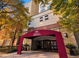 21 W CHESTNUT Street 806, Chicago, IL 60611