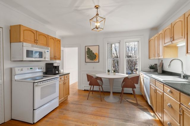 215 Ash St 3, Waltham, MA 02453