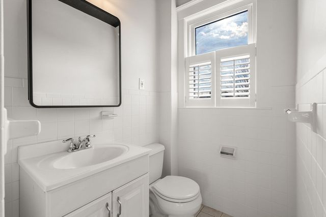 215 Ash St 3, Waltham, MA 02453