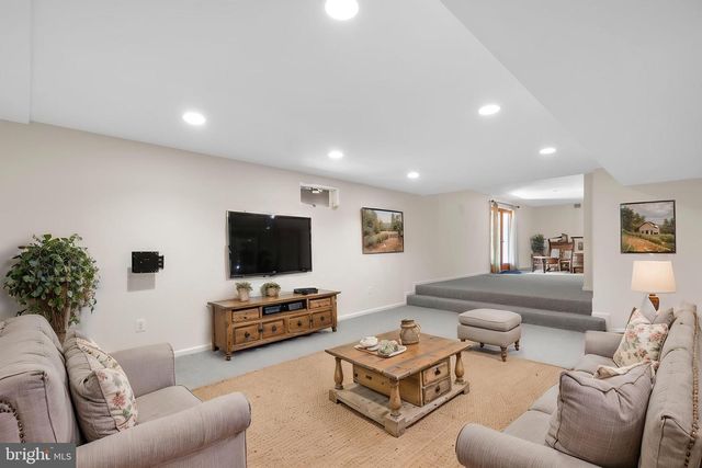 15220 REDGATE DR, Silver Spring, MD 20905