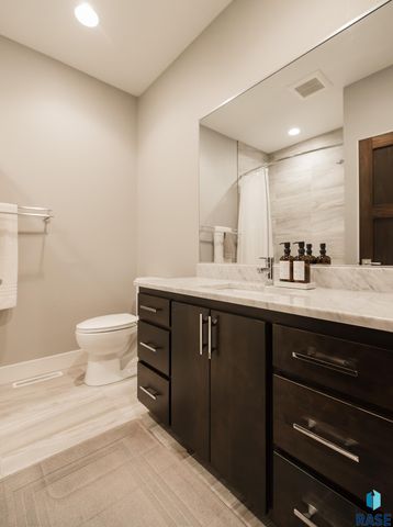 9005 W Dragonfly Dr Dr Drive, Sioux Falls, SD 57107
