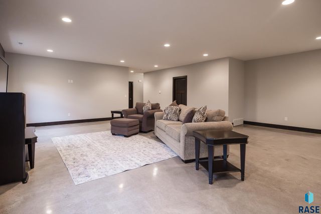 9005 W Dragonfly Dr Dr Drive, Sioux Falls, SD 57107