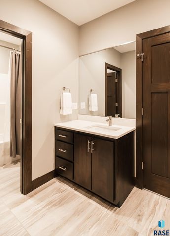 9005 W Dragonfly Dr Dr Drive, Sioux Falls, SD 57107