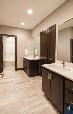 9005 W Dragonfly Dr Dr Drive, Sioux Falls, SD 57107