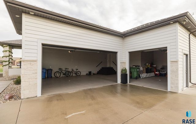 9005 W Dragonfly Dr Dr Drive, Sioux Falls, SD 57107