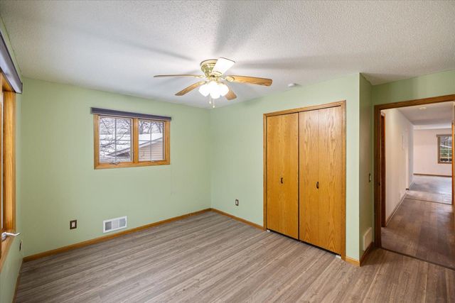 2480 Shryer Avenue E, North Saint Paul, MN 55109