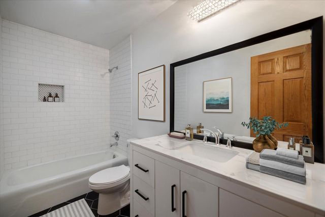 2480 Shryer Avenue E, North Saint Paul, MN 55109