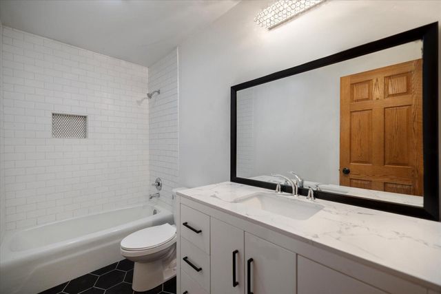 2480 Shryer Avenue E, North Saint Paul, MN 55109