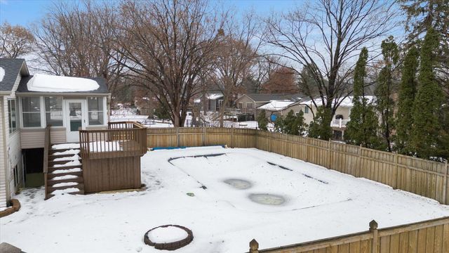 2480 Shryer Avenue E, North Saint Paul, MN 55109