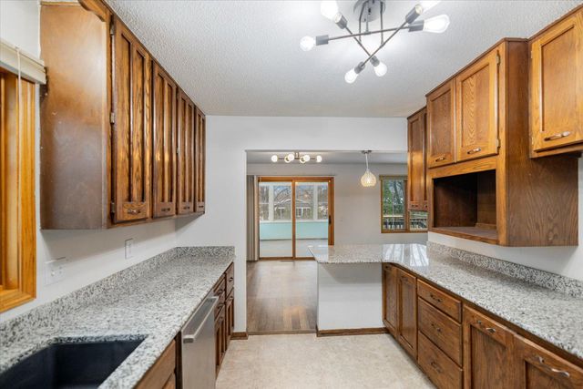 2480 Shryer Avenue E, North Saint Paul, MN 55109