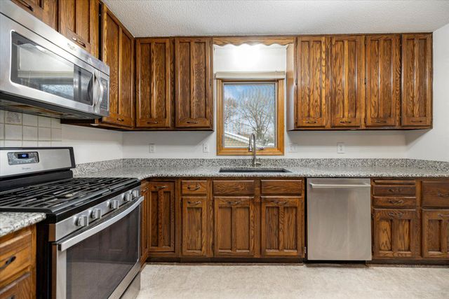 2480 Shryer Avenue E, North Saint Paul, MN 55109