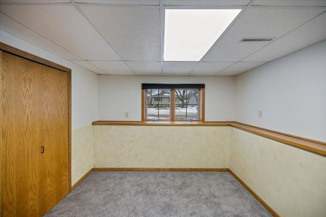 2480 Shryer Avenue E, North Saint Paul, MN 55109