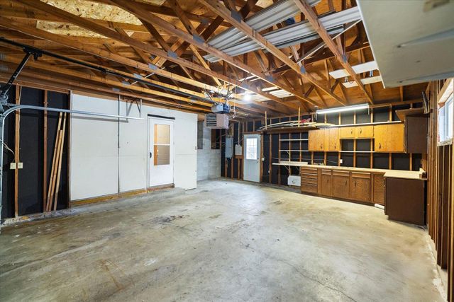 2480 Shryer Avenue E, North Saint Paul, MN 55109