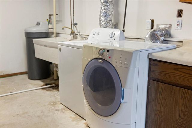 2480 Shryer Avenue E, North Saint Paul, MN 55109