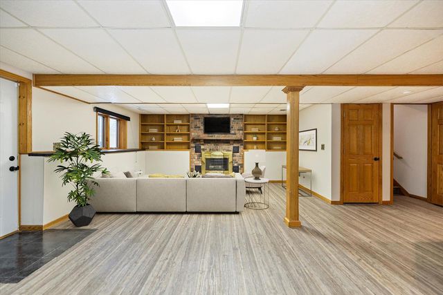 2480 Shryer Avenue E, North Saint Paul, MN 55109