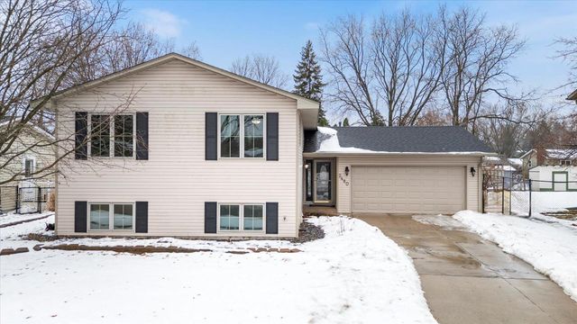 2480 Shryer Avenue E, North Saint Paul, MN 55109