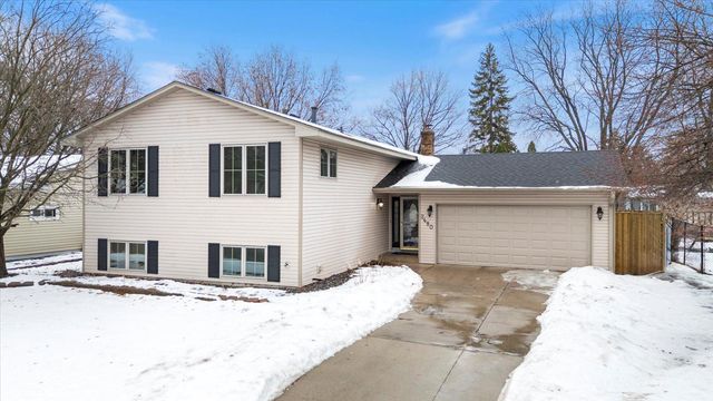 2480 Shryer Avenue E, North Saint Paul, MN 55109