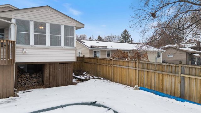 2480 Shryer Avenue E, North Saint Paul, MN 55109