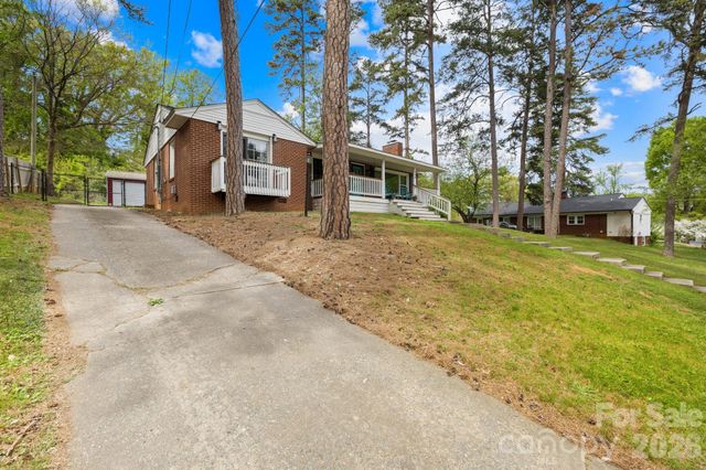 408 Woodsway Drive, Lexington, NC 27292