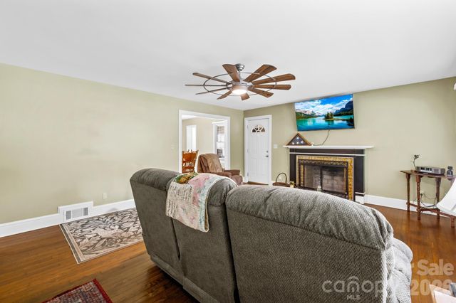 408 Woodsway Drive, Lexington, NC 27292