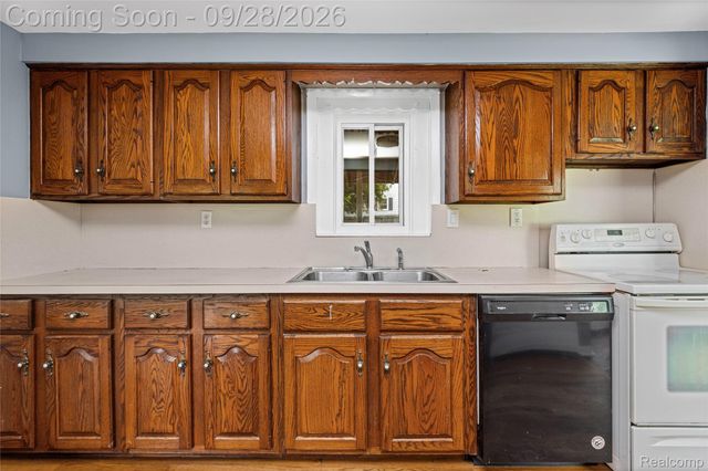 8285 Pilgrim, Washington Township, MI 48094