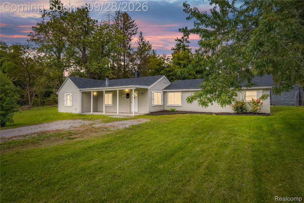 8285 Pilgrim, Washington Township, MI 48094