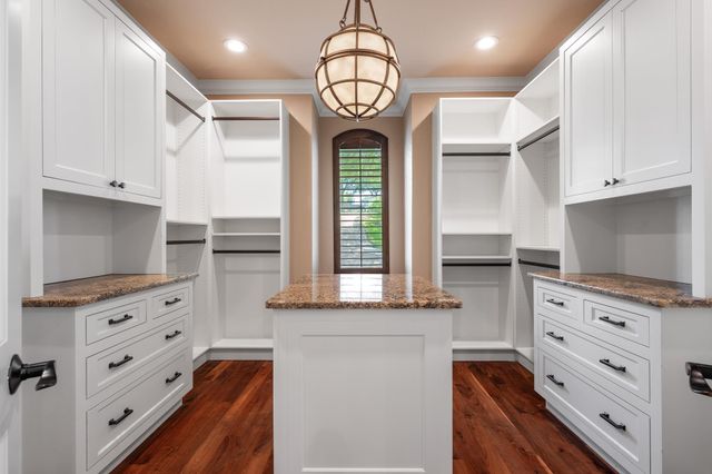 107 Edgewater CV, Lakeway, TX 78734
