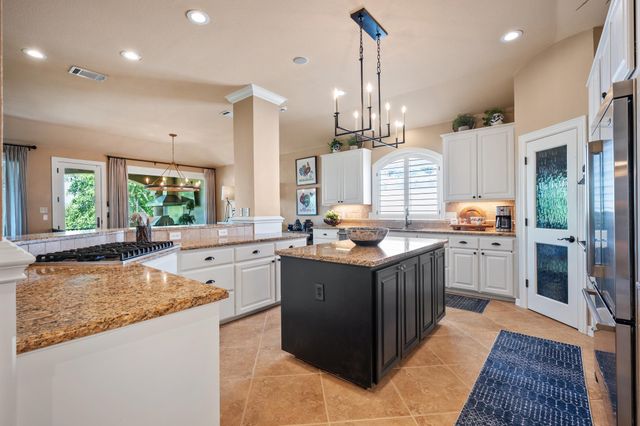 107 Edgewater CV, Lakeway, TX 78734