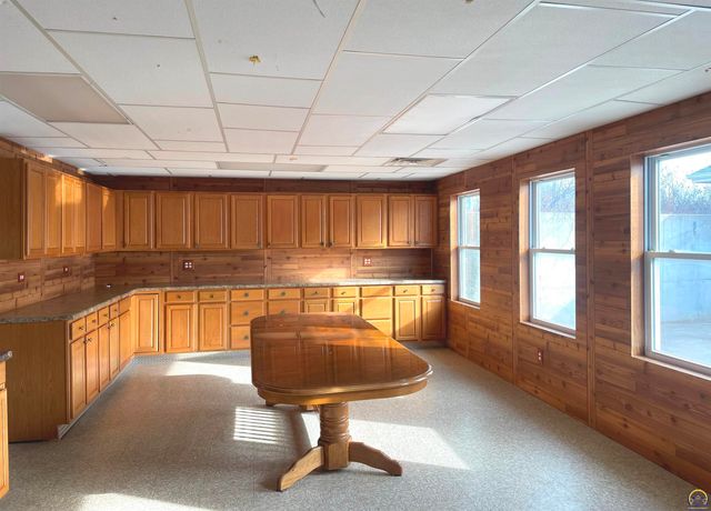 1325 SE 85th St, Wakarusa, KS 66546