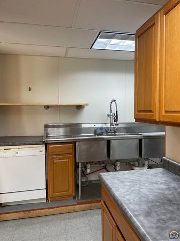1325 SE 85th St, Wakarusa, KS 66546