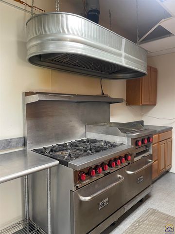1325 SE 85th St, Wakarusa, KS 66546
