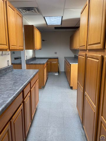 1325 SE 85th St, Wakarusa, KS 66546