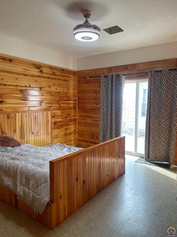 1325 SE 85th St, Wakarusa, KS 66546