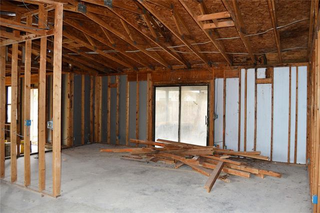 702 JAMES AVENUE, Fruitland Park, FL 34731