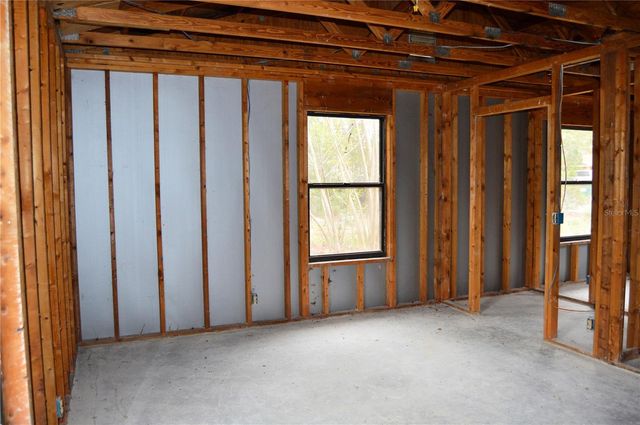 702 JAMES AVENUE, Fruitland Park, FL 34731