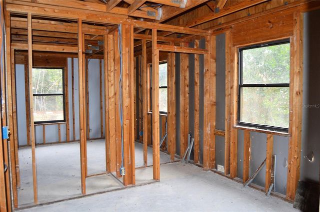 702 JAMES AVENUE, Fruitland Park, FL 34731