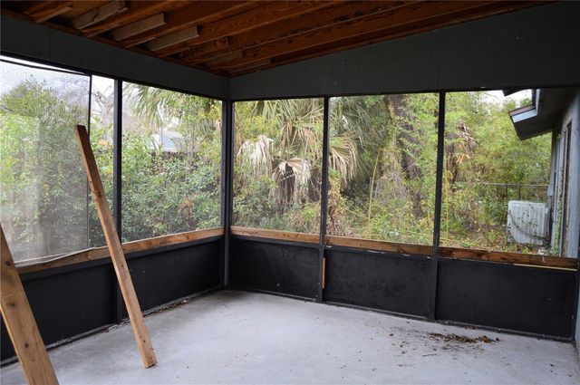 702 JAMES AVENUE, Fruitland Park, FL 34731