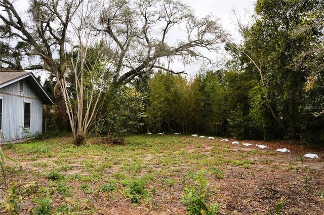 702 JAMES AVENUE, Fruitland Park, FL 34731