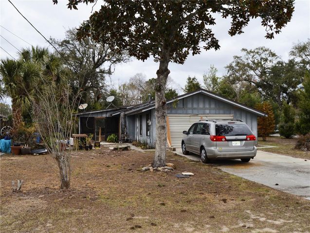 702 JAMES AVENUE, Fruitland Park, FL 34731