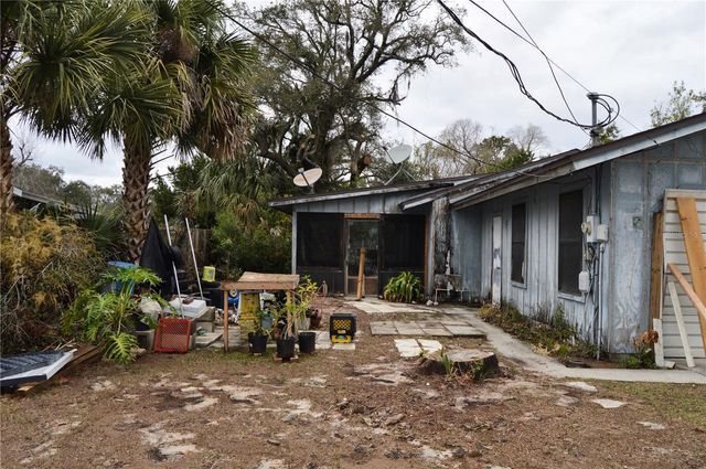 702 JAMES AVENUE, Fruitland Park, FL 34731