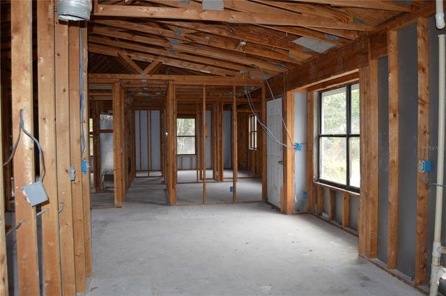 702 JAMES AVENUE, Fruitland Park, FL 34731