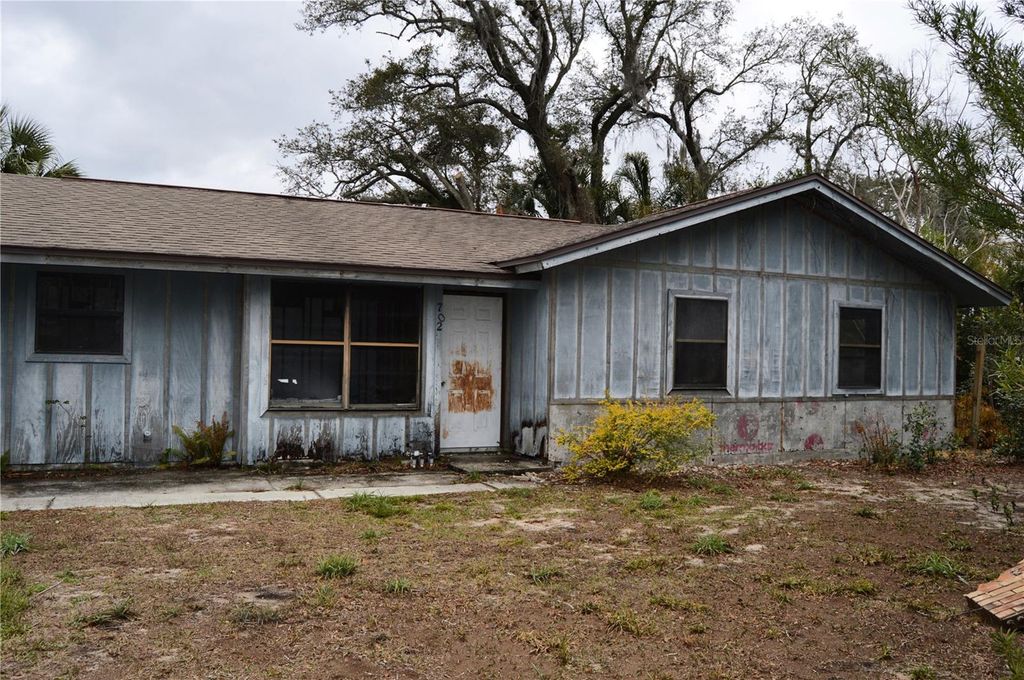 702 JAMES AVENUE, Fruitland Park, FL 34731