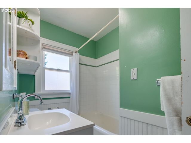 405 Se 85TH Ave, Portland, OR 97216