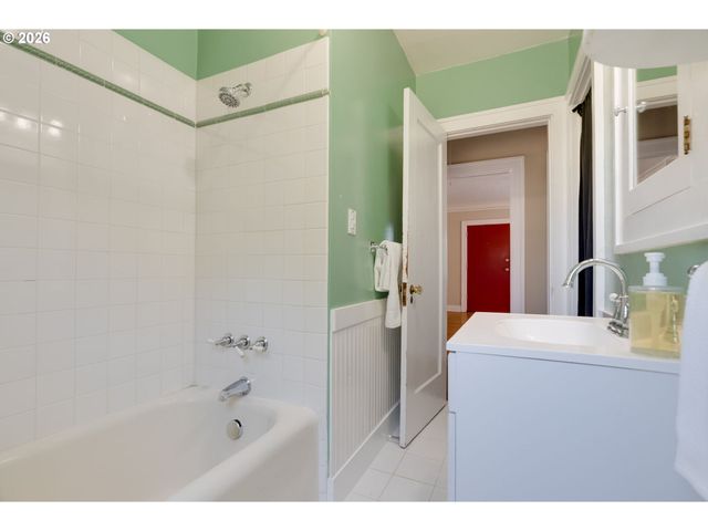 405 Se 85TH Ave, Portland, OR 97216