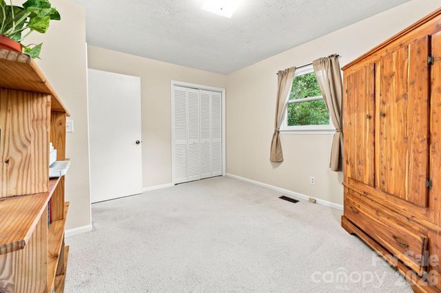 473 King William Road, Hendersonville, NC 28739