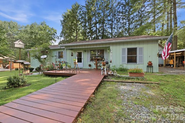 473 King William Road, Hendersonville, NC 28739