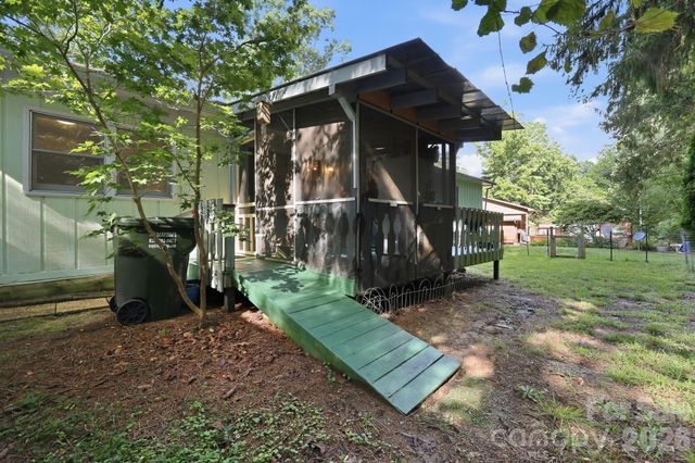 473 King William Road, Hendersonville, NC 28739