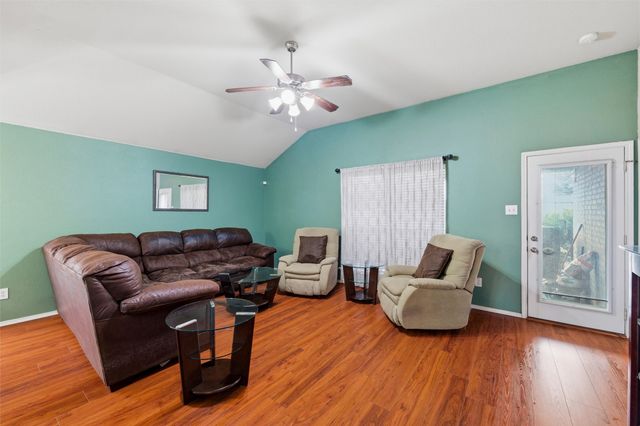 612 Owen Trail, Grand Prairie, TX 75051