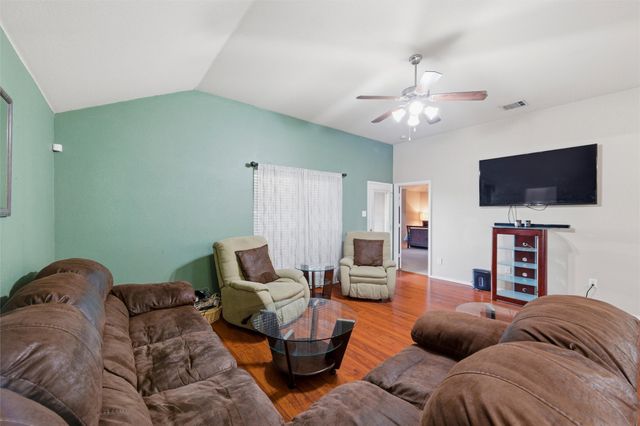 612 Owen Trail, Grand Prairie, TX 75051