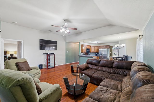612 Owen Trail, Grand Prairie, TX 75051